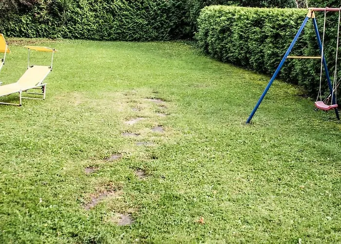 Apartment Pouringraz Fuer Kunst- Und Tennisliebhaber