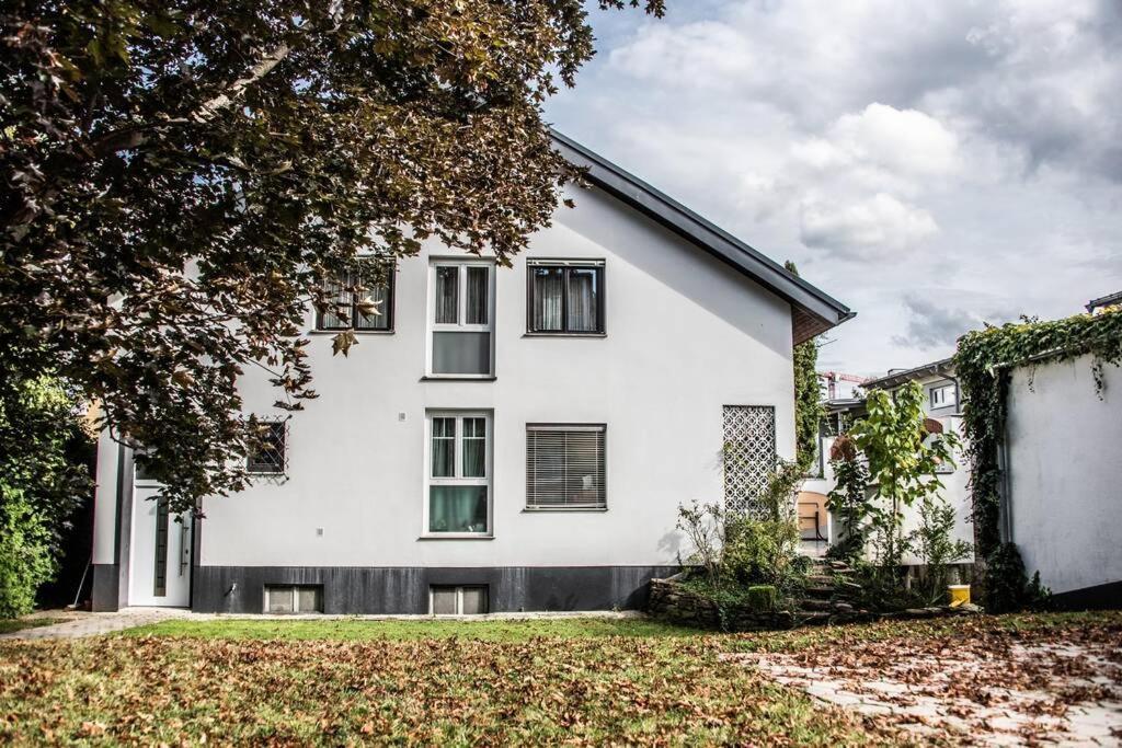 Pouringraz Fuer Kunst- Und Tennisliebhaber Appartement
